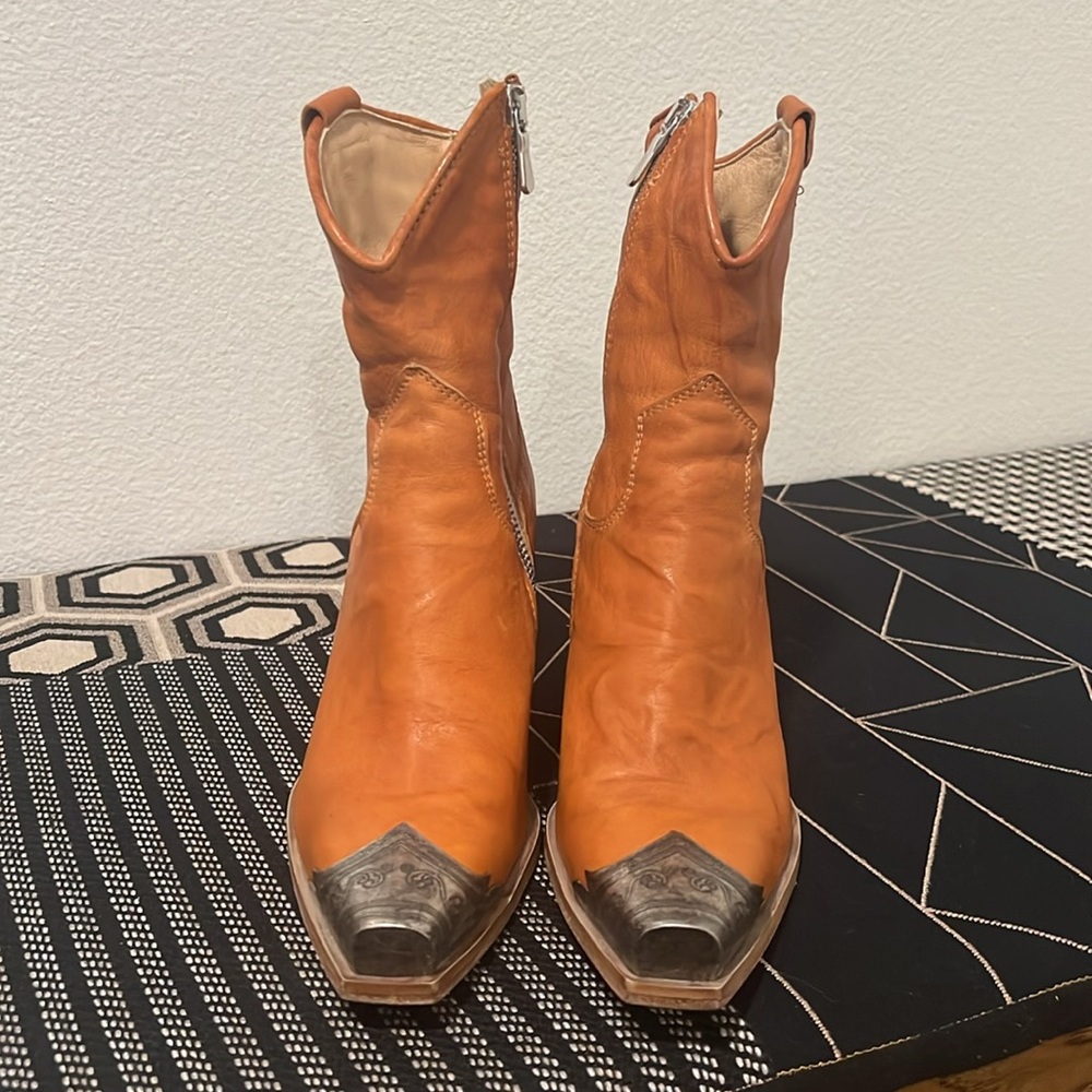 Free People Brayden Western Boho Boots Tan Etched Snip Toe Size 7 - Picture 12 of 16